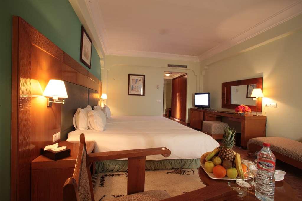 大莫加多尔梅纳拉酒店 马拉喀什 客房 照片 A room at the hotel