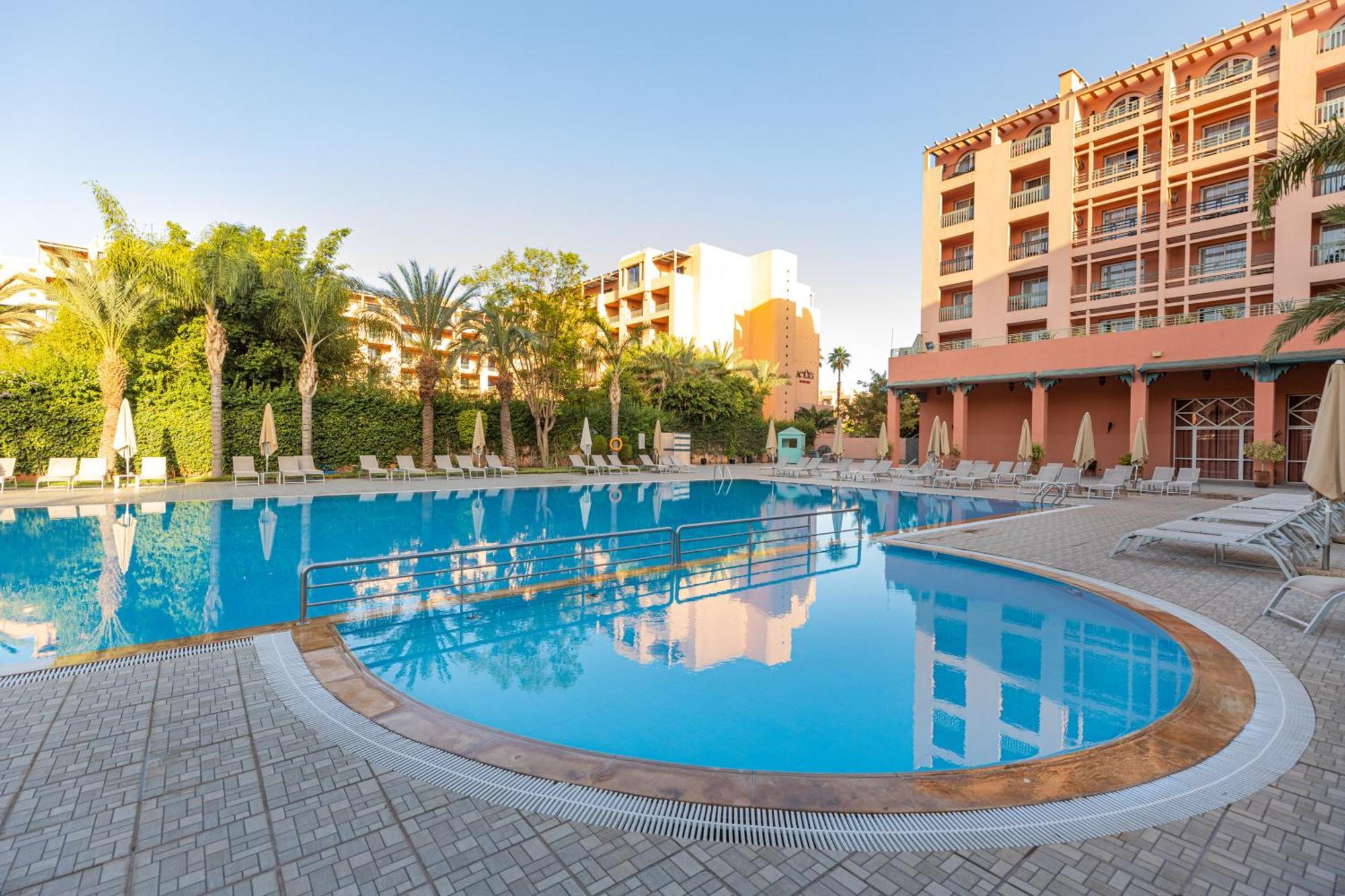 大莫加多尔梅纳拉酒店 马拉喀什 外观 照片 The swimming pool at the hotel
