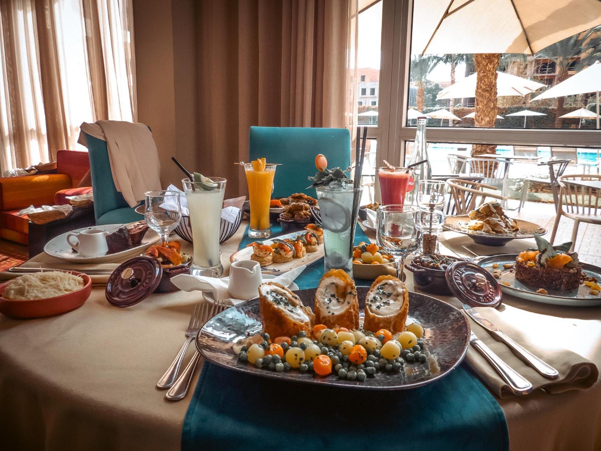 大莫加多尔梅纳拉酒店 马拉喀什 外观 照片 A breakfast buffet at a hotel