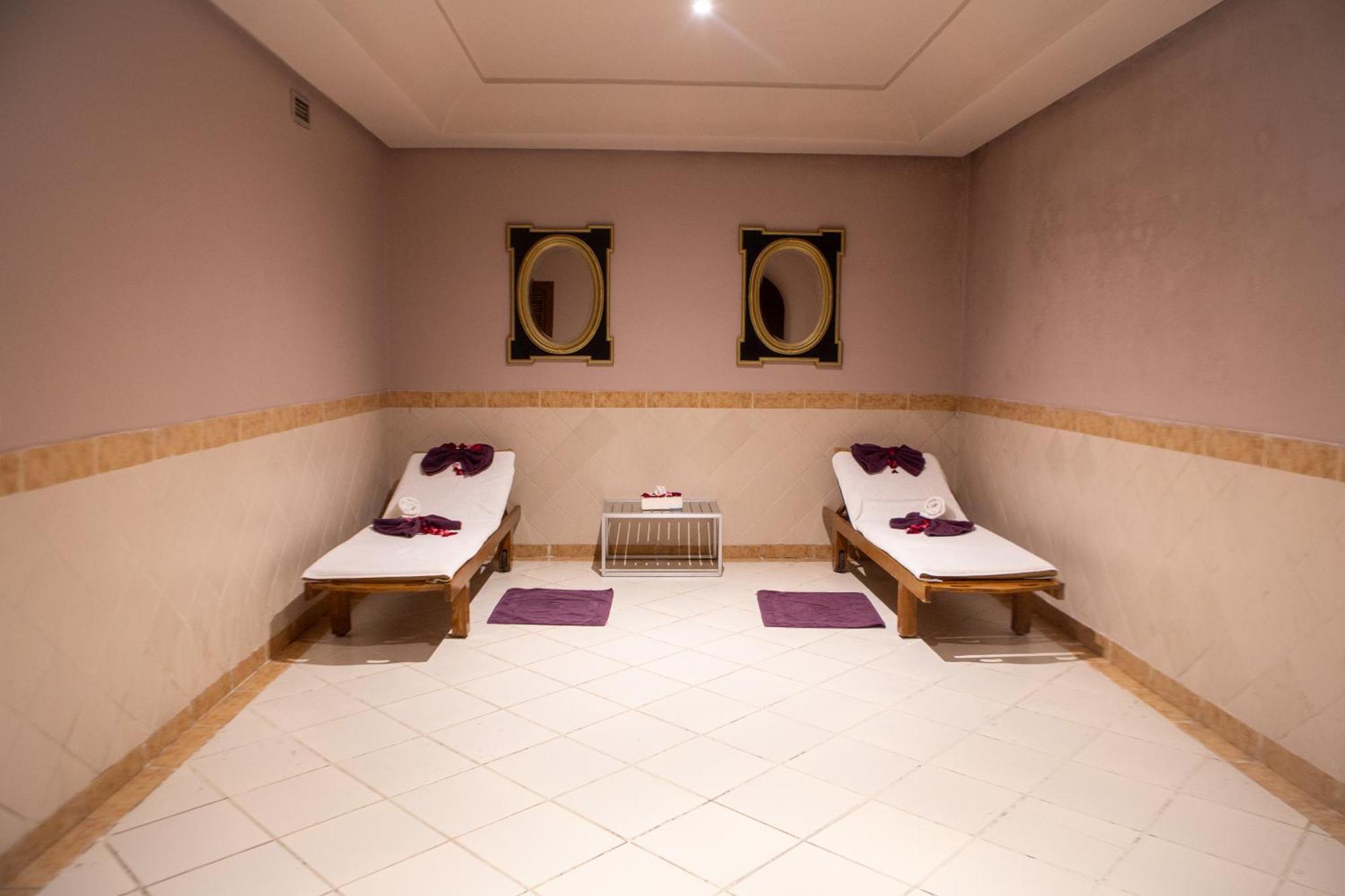 大莫加多尔梅纳拉酒店 马拉喀什 外观 照片 A relaxation room at a spa