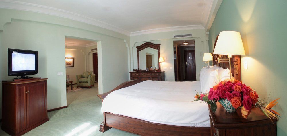 大莫加多尔梅纳拉酒店 马拉喀什 外观 照片 A bedroom at the hotel